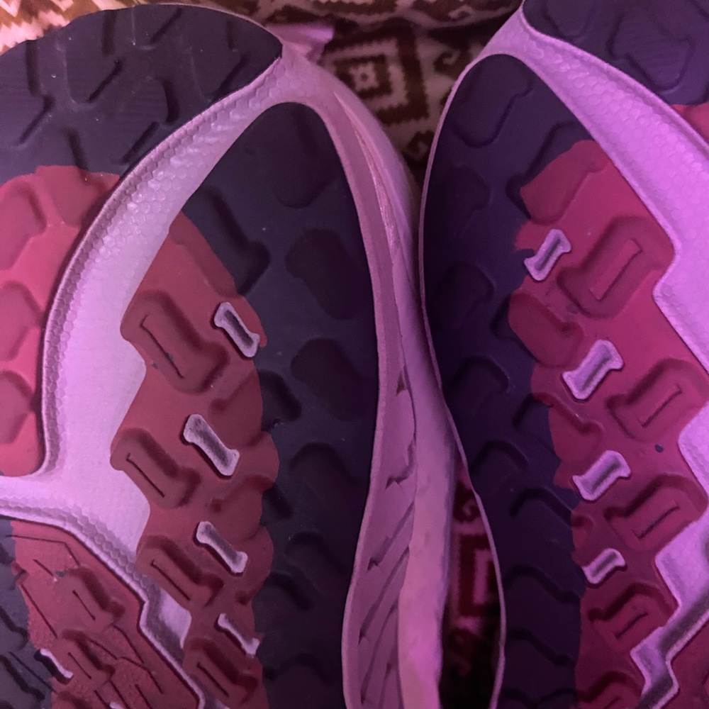 Women’s Altra Running Shoes, Pink with Burgundy Laces size 9.5 or 41. - Picture 4 of 7